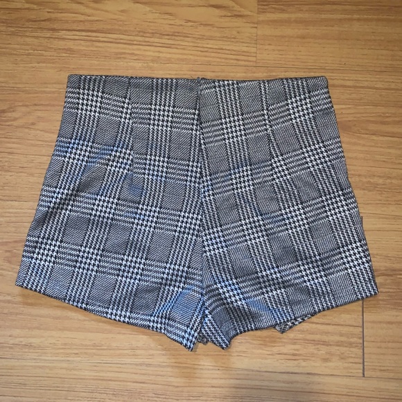 Houndstooth SKORT - Picture 2 of 4